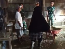 Potret Ibu-ibu Bareng TNI Bersihkan Rumah Terdampak Bencana di Aceh