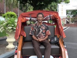 Doa Penarik Becak Lansia Tuban: Semoga Pak Prabowo Selalu Bisa Membuat Rakyatnya Tersenyum