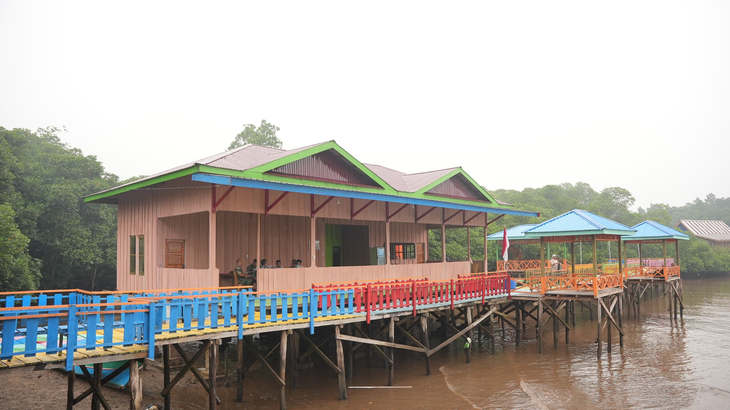 CSR IMIP Tuntaskan Pembangunan Desa Wisata Mangrove Padabaho