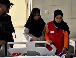 Pemerintah dan Relawan Kolaborasi, Bayi Cedera Persalinan dan Ibu Dievakuasi ke RS dari Pengungsian Aceh Tamiang