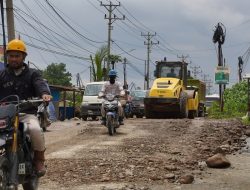 IMIP Benahi 10 Titik Sepanjang 1,2 Km Ruas Trans Sulawesi