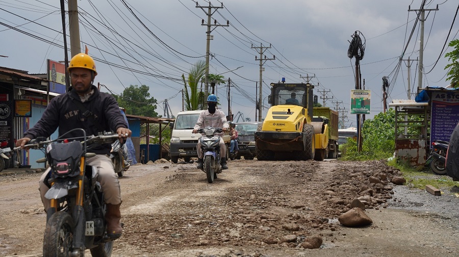 IMIP Benahi 10 Titik Sepanjang 1,2 Km Ruas Trans Sulawesi