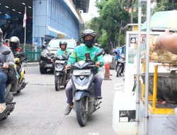 Bahagianya Para Pengemudi Ojek Online Dapat BHR, Bisa Beli Susu Anak hingga Baju Koko