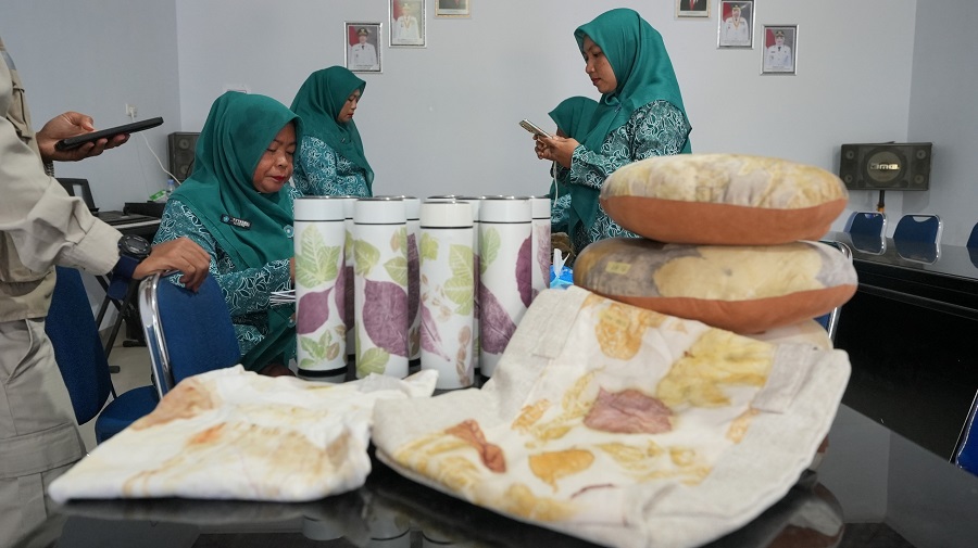 CSR IMIP Inisiasi Kerajinan Ecoprint, Pacu Ekonomi Kreatif Lokal