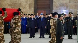 Prabowo Beri Penghormatan Terakhir 3 Jenazah Pahlawan Perdamaian RI yang Gugur di Lebanon