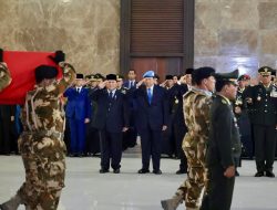 Prabowo Beri Penghormatan Terakhir 3 Jenazah Pahlawan Perdamaian RI yang Gugur di Lebanon