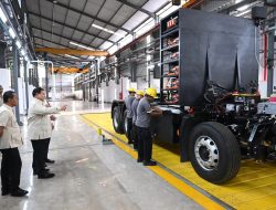 Prabowo Targetkan Indonesia Produksi Mobil Sedan Listrik pada 2028