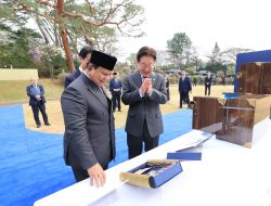 Diplomasi ‘Anabul’ ala Prabowo, Hadiahkan Baju untuk Anjing Presiden Korsel