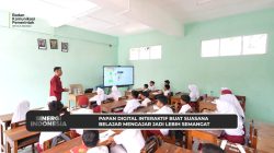Guru di Bogor Ungkap Manfaat Papan Digital Interaktif: Murid Lebih Semangat dan Tidak Bolos Sekolah