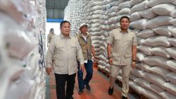 Usai Beri Arahan Ketua DPRD Se-Indonesia, Prabowo Sidak Gudang Bulog Danurejo Pastikan Stok Beras Aman