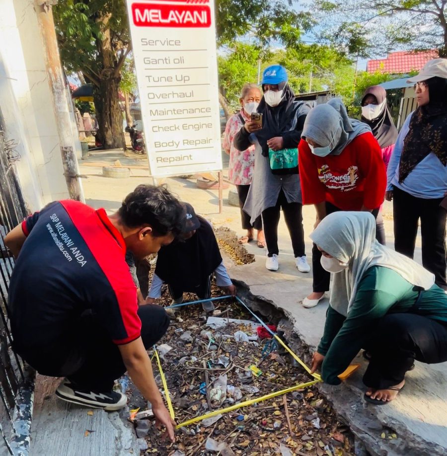 Alfamidi Palu dan Bank Sampah Talise Gelar Transek Sampah Ajak Bijak Kelola Sampah