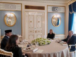 Momen Keakraban Prabowo dan Putin saat Antar Kepulangan dari Rusia