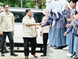 Ratusan Pelajar Masuk Istana, Prabowo Disambut Riuh dan Penuh Haru