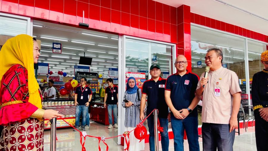 Alfamidi Palu Gelar Cek Kesehatan Gratis dan Dukung Pengelolaan Sampah di Banggai