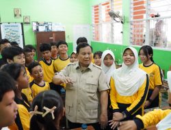 Guru SMPN 111 Jakarta Bahagia Dikunjungi Prabowo: “Luar Biasa Bangga!”