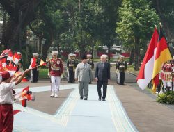 Prabowo Sambut Kedatangan Presiden Jerman Steinmeier dengan Upacara Kenegaraan dan 120 Pasukan Berkuda