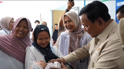 Momen Hangat di RSUD KH. Muhammad Thohir Krui, Prabowo Sapa Bayi hingga Doakan Pasien