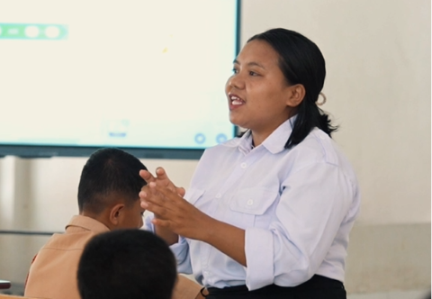 Alfonsa Telmi Juita, guru mata pelajaran Koding dan Kecerdasan Artifisial di SRMP 19 Kupang