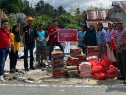 Telkomsel Salurkan Bantuan Logistik bagi Korban Gempa Bumi di Desa Kamarora, Kabupaten Sigi