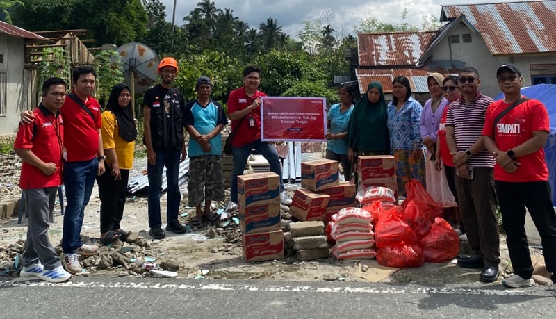 Telkomsel Salurkan Bantuan Logistik bagi Korban Gempa Bumi di Desa Kamarora, Kabupaten Sigi