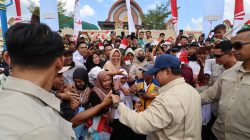 Sapa Warga Lombok Hingga Layani Swafoto, Prabowo: Saya Titip Jaga Bendungan Ini dengan Baik
