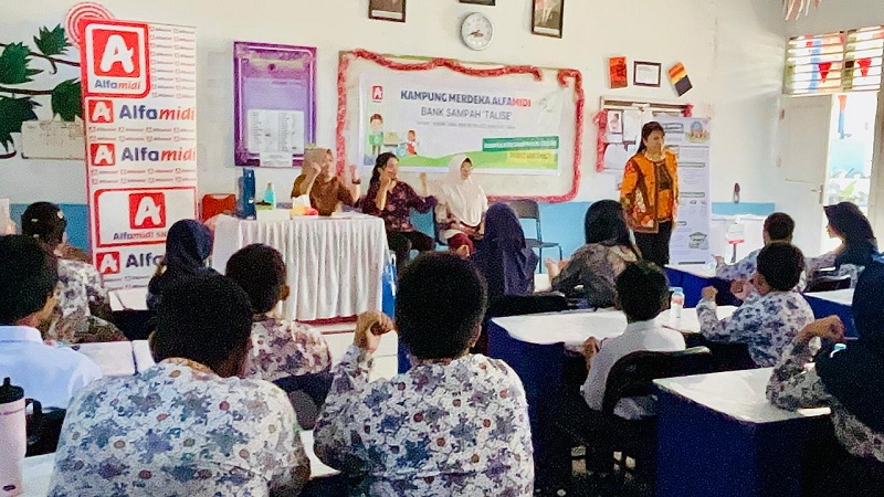 Bangun Generasi Peduli Bumi, Alfamidi Edukasi Siswa SMPN 4 Palu