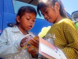 Tak Hanya Kebutuhan Dasar, Trauma Healing dan Perpustakaan Dihadirkan bagi Pengungsi Anak-Anak Gempa NTT