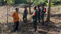Personel memberikan edukasi dan imbauan kepada warga agar tidak melakukan pembakaran lahan secara sembarangan.