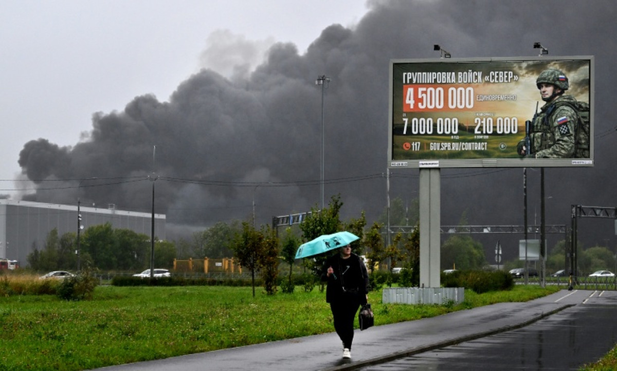 Sebuah pusat logistik Ozon di wilayah Orenburg, Rusia, dilaporkan terbakar setelah terkena serangan drone pada Minggu (23/8/2026).