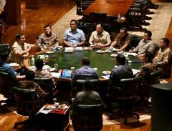 Gelar Rapat Minggu Sore hingga Malam di Hambalang, Prabowo Bahas Langkah Cepat Tangani Karhutla dan Gempa