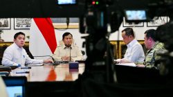 Presiden Prabowo Subianto meminta Kapolri Jenderal Listyo Sigit Prabowo menjelaskan secara konkret penindakan terhadap pelaku kebakaran hutan dan lahan (karhutla). Prabowo bahkan memotong laporan Kapolri saat rapat dan menanyakan jumlah orang yang telah ditangkap.