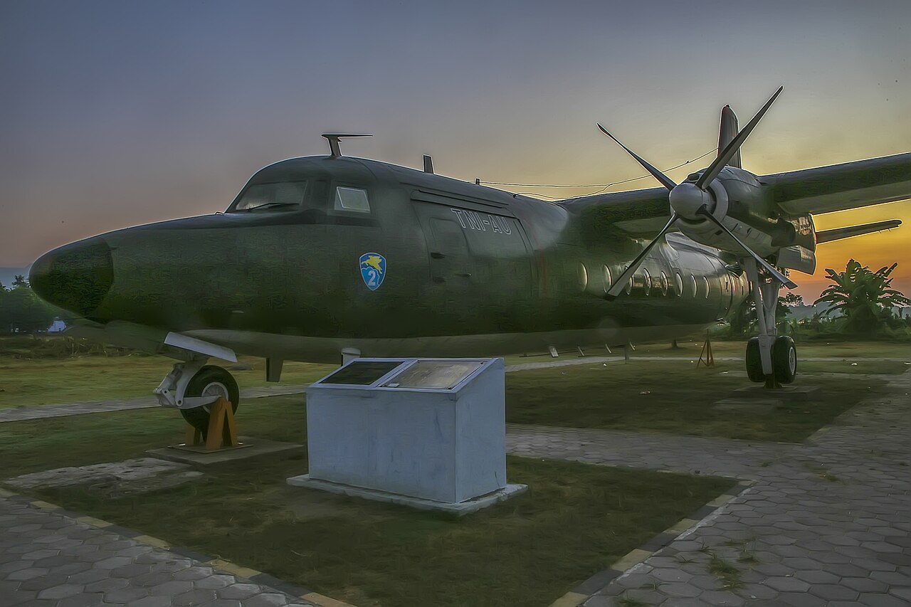 F-27 hadir ketika TNI AU sedang berusaha memperbarui armada angkut yang sebelumnya mengandalkan pesawat-pesawat generasi lebih tua, termasuk C-47 Dakota dan Ilyushin Il-14.