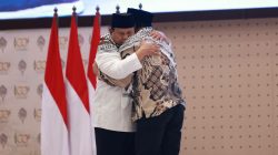 Peluk Dubes Palestina, Prabowo Tak Kuasa Tahan Air Mata di Hadapan Ribuan Santri Gontor