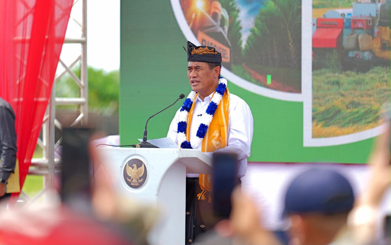 Mentan Andi Amran Sulaiman mempertanyakan peran manajer pupuk yang seharusnya aktif membantu menyelesaikan persoalan petani, termasuk persoalan administrasi dan pembentukan kelompok tani.