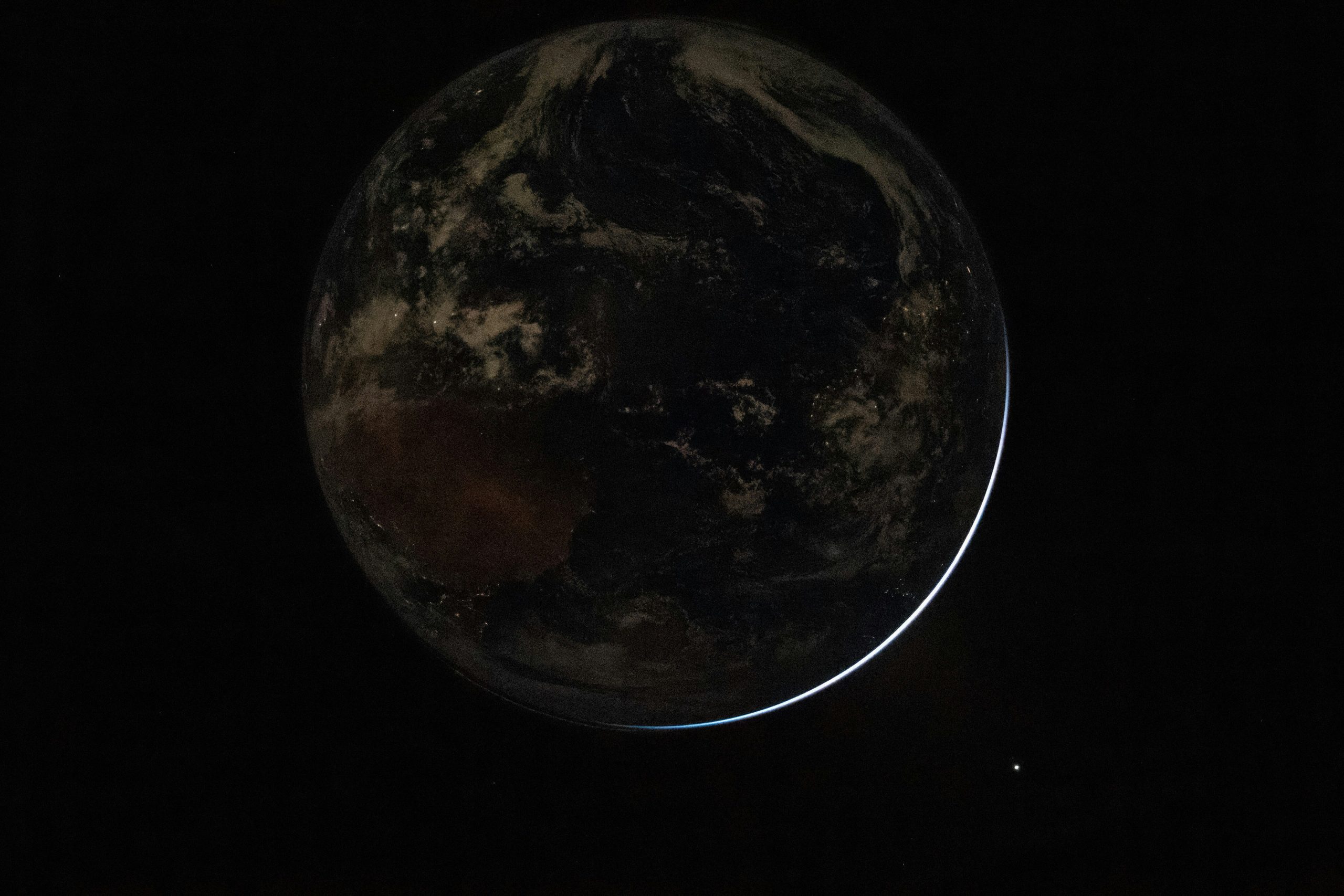 Para ilmuwan memperkirakan, dalam kondisi tertentu, satu hari di Bumi pada masa depan dapat berlangsung selama 25 jam. (Foto: NASA/unsplash.com)