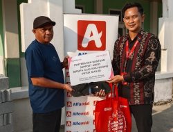 Alfamidi dan Ando Salurkan Sandal Wudhu ke Empat Masjid di Kabupaten Sigi