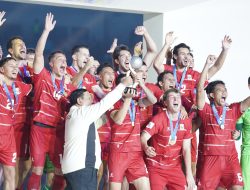 Momen Prabowo Angkat Trofi FIFA ASEAN Cup 2026 Bareng Timnas Indonesia