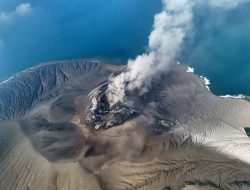 3 Gunung Api Berstatus Siaga, Masyarakat Diminta Waspada